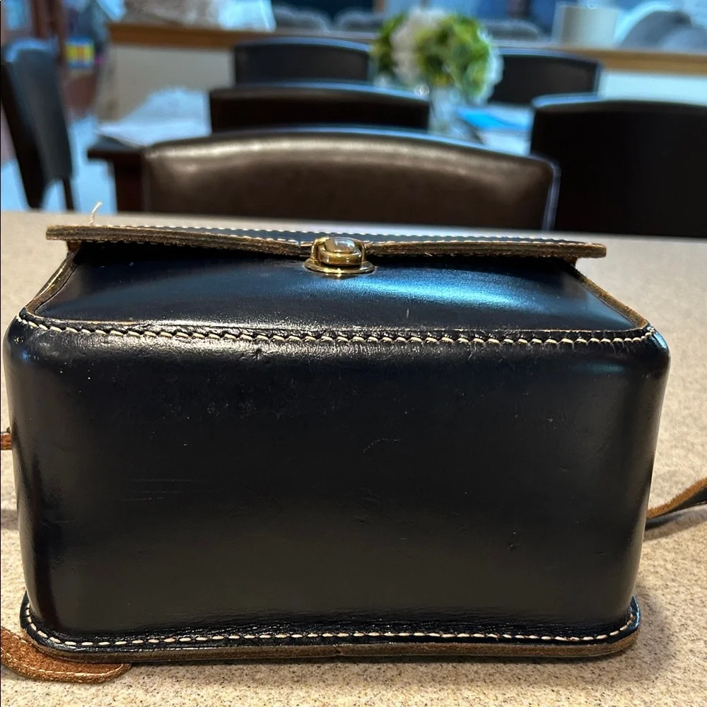 N/A stylish black
